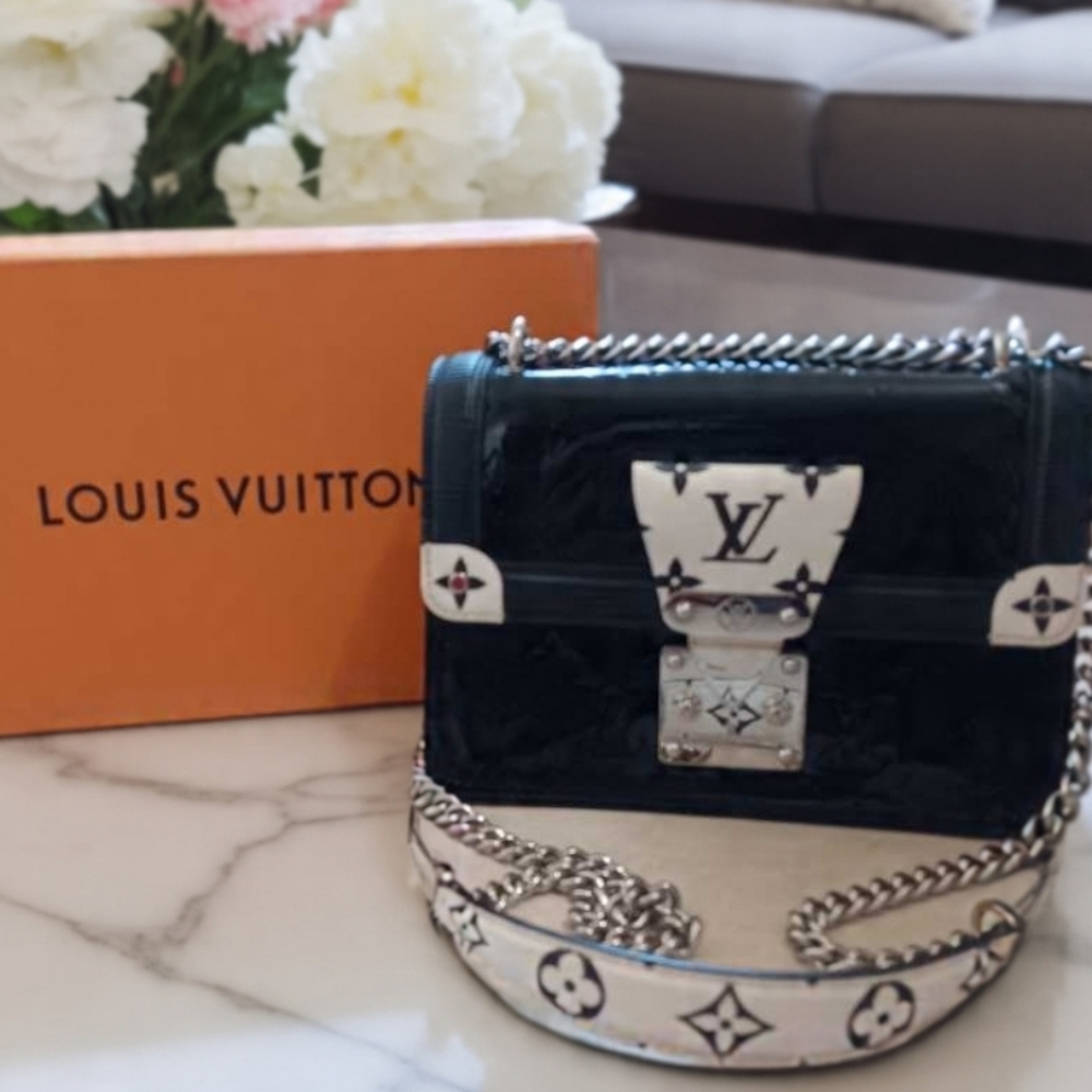 Louis Vuitton Vernis Epi Monogram Wynwood Black and White Crossbody Bag - Picture 13 of 14
